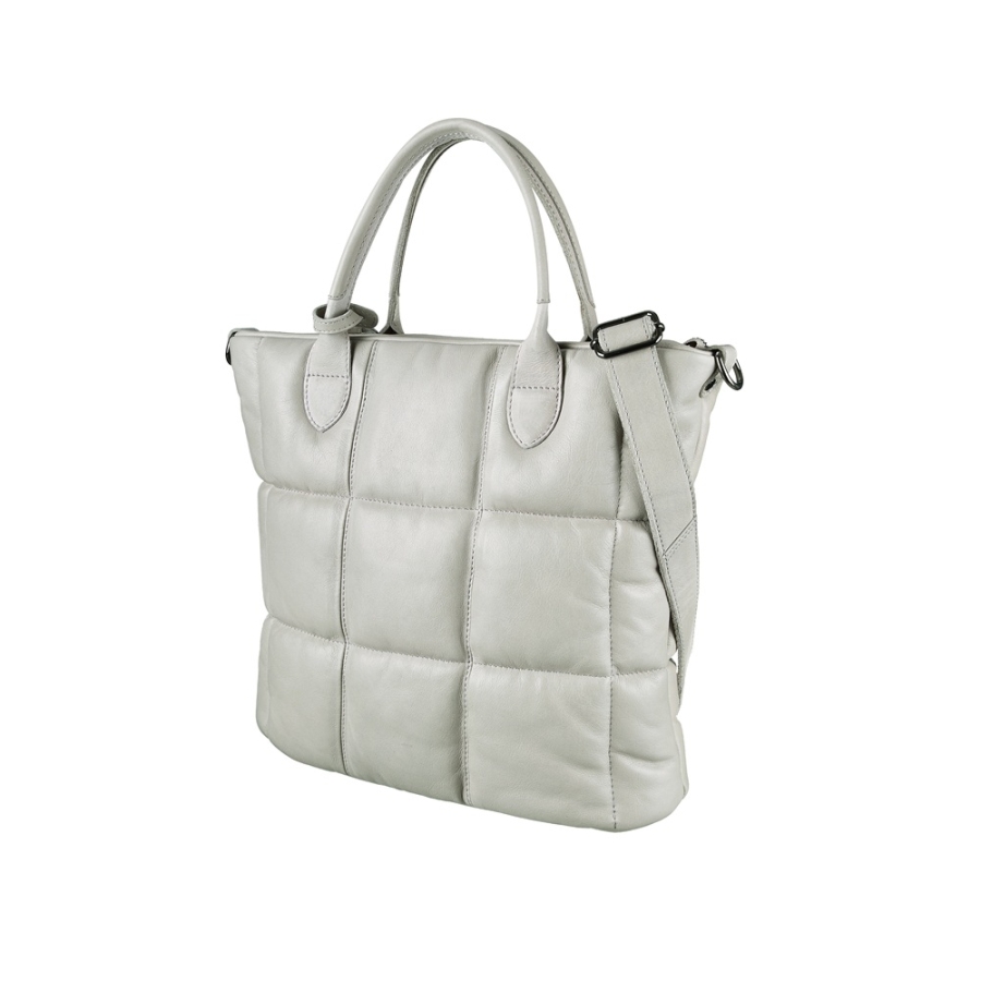 Detailansicht des hochwertigen Rindsleders der Viola Grey Tasche